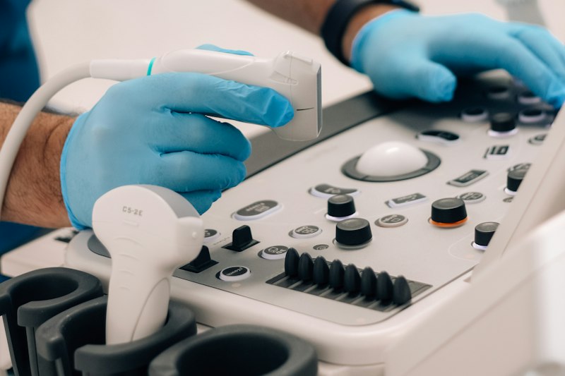 Ultraschallgerät während einer Untersuchung